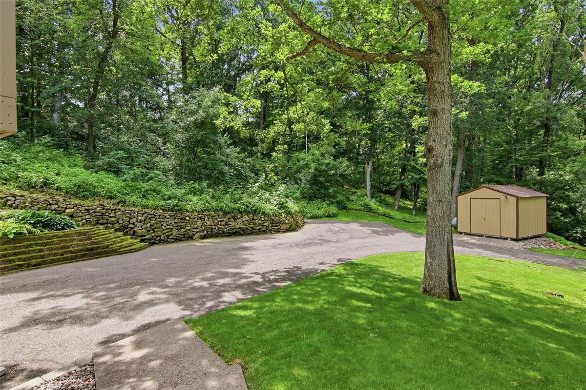 E865 Woodridge Drive, Eau Claire, WI
