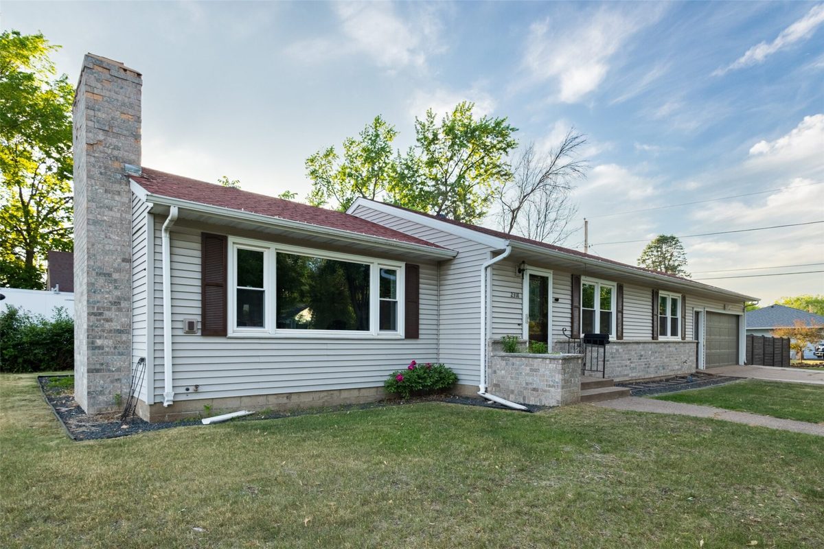 2318 Agnes Street, Eau Claire WI 54701 - Residential house for sale - MLS #1601827 - image2