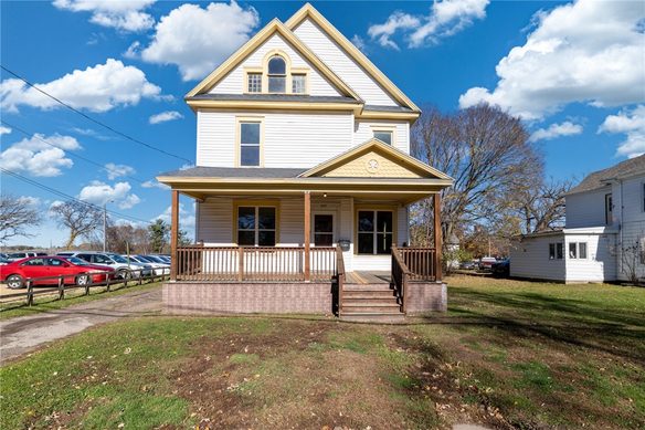 207 12th Avenue Menomonie WI 54751 — photo 1