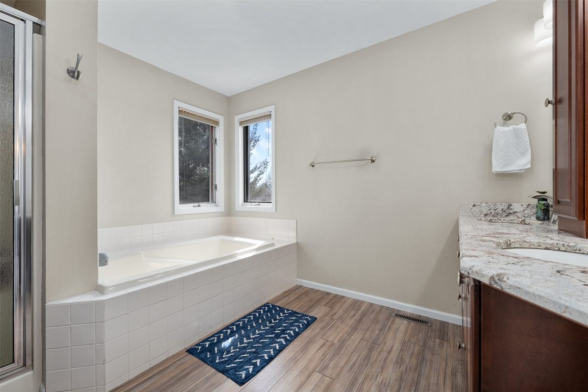 1011 Thompson Drive, Altoona, WI