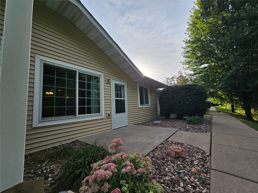 3330 Robin Meadows Lane, Eau Claire WI 54701 - Residential house for sale - MLS #1605117 - image2