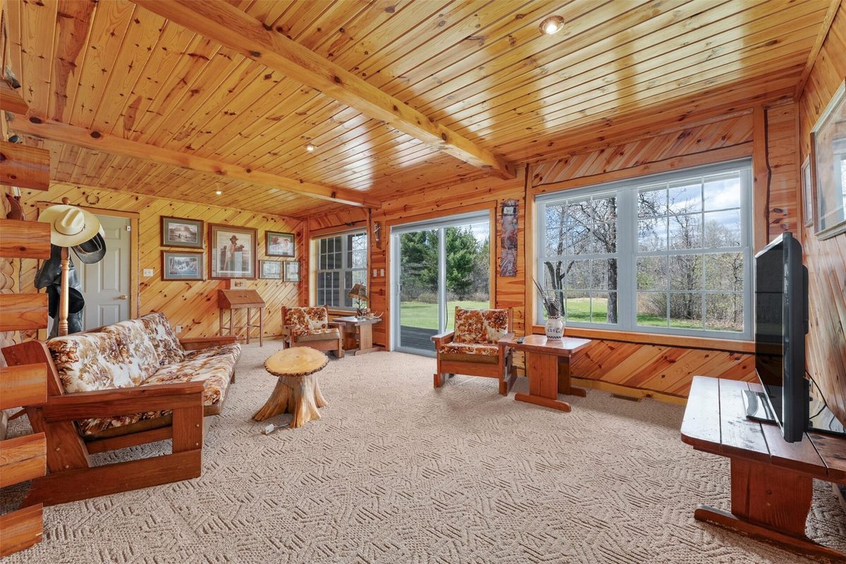 19498 E County Road Gg, Augusta, WI