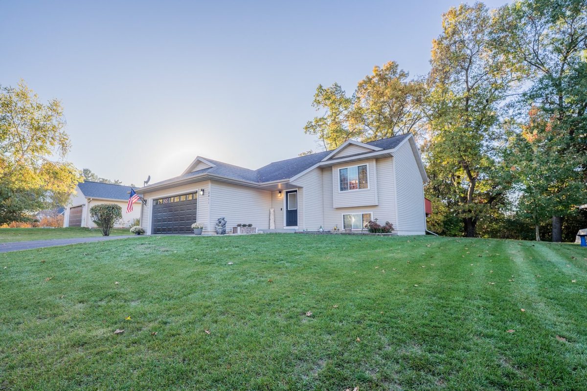 2411 Kenora Parkway, Eau Claire WI 54703 - Residential house for sale - MLS #1606120 - image34