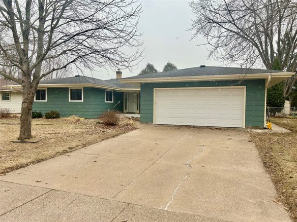 1027 Bradley Avenue, Eau Claire WI 54701 - Residential house for sale - MLS #1599094 - image1