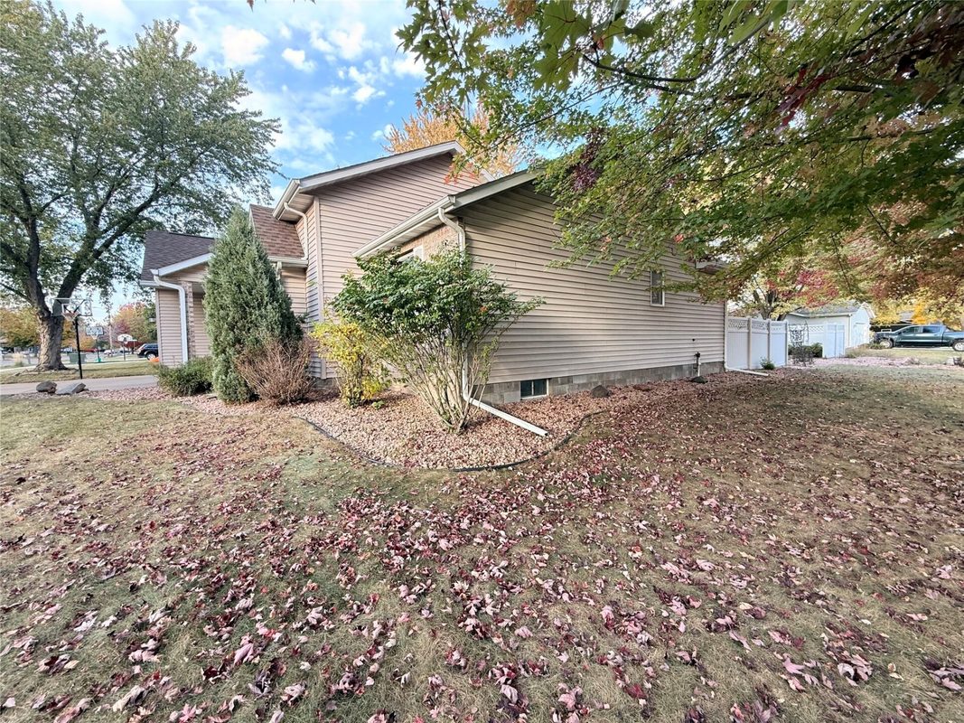 3003 Green View Drive, Eau Claire WI 54703 - Residential house for sale - MLS #1605951 - image2