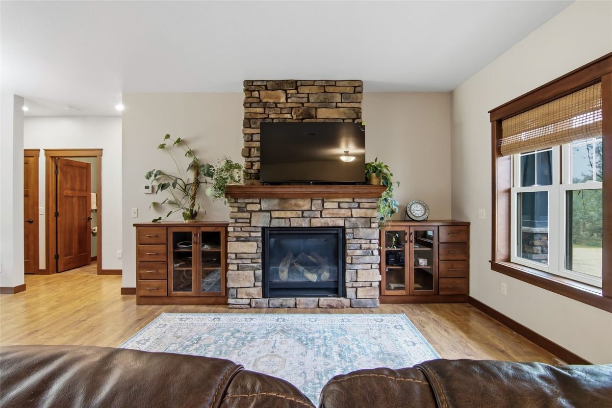 N1833 980th Street, Eau Claire WI 54701 - Residential house for sale - MLS #1603834 - image2
