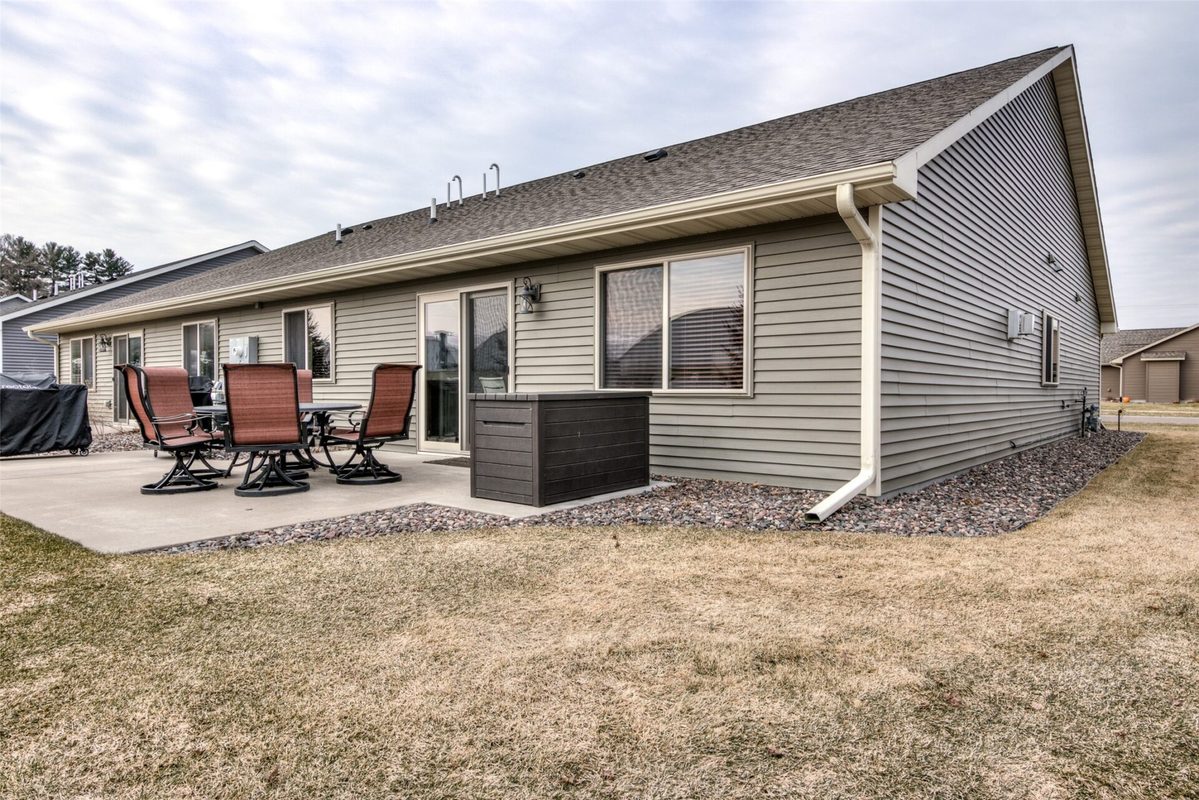 5609 Green Park Drive, Eau Claire, WI — photo 27