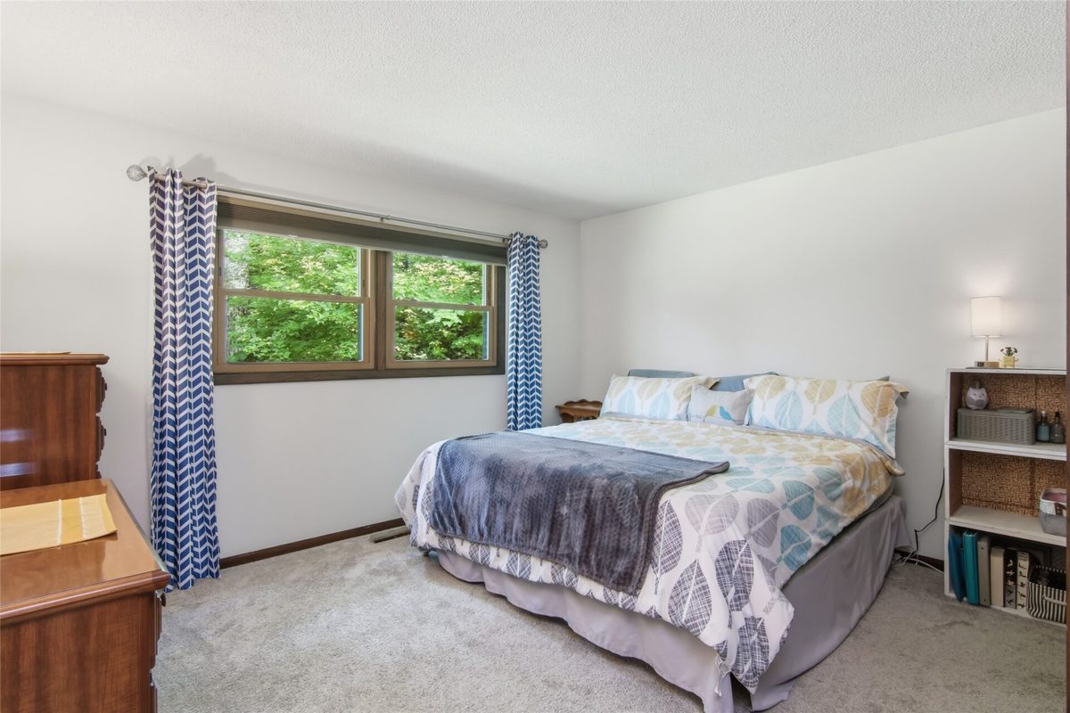 E865 Woodridge Drive, Eau Claire, WI