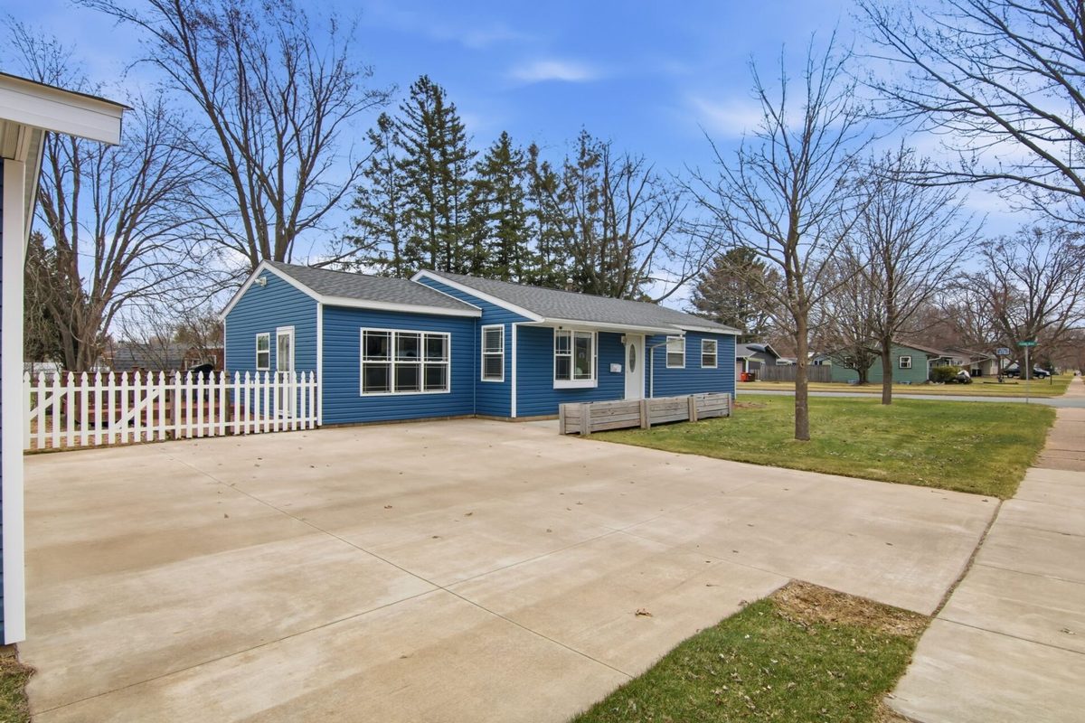 Residential at 211 11th Street, Altoona, WI 54720 — photo 4