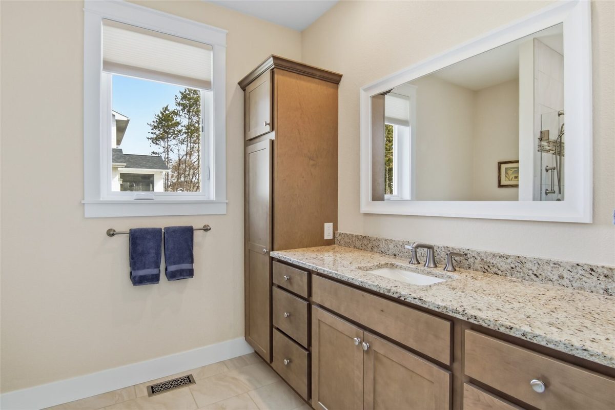 3729 Crest Ridge Court, Eau Claire, WI