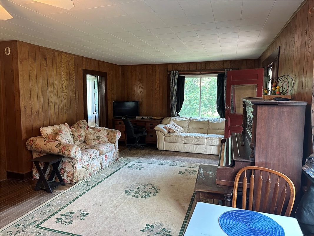 6901 N Zett Road, Loretta, WI