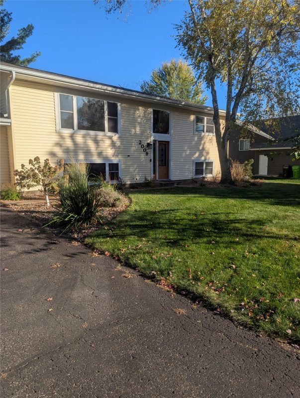 2009 Gooder Street, Eau Claire WI 54703 - Residential house for sale - MLS #1606128 - image2