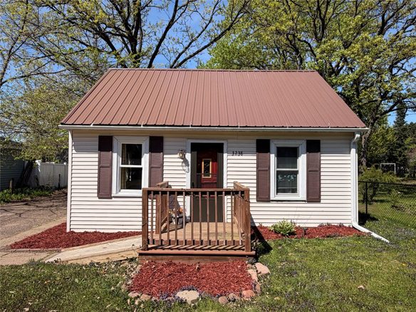 3238 7th Street, Eau Claire WI 54703 - Residential house for sale - MLS #1601219 - image1