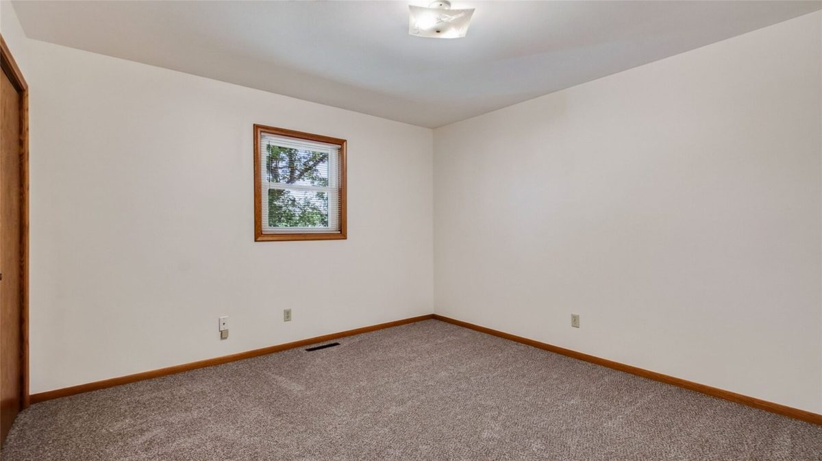 2810 & 2812 Hallie Lane, Eau Claire WI 54703 - ResidentialIncome house for sale - MLS #1605204 - image8