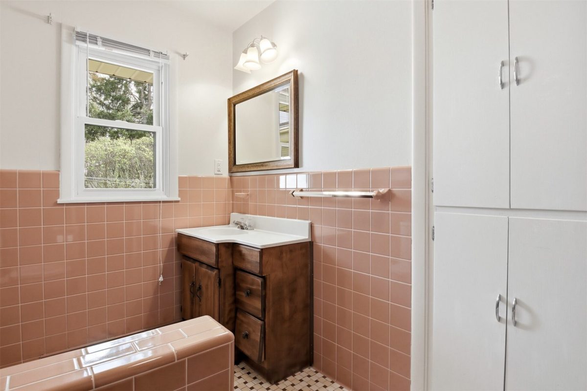 827 Park Ridge Drive, Eau Claire, WI