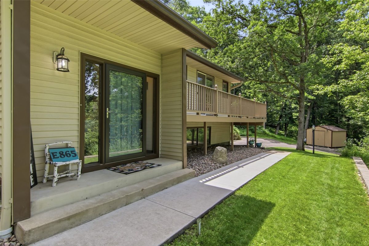 E865 Woodridge Drive, Eau Claire, WI