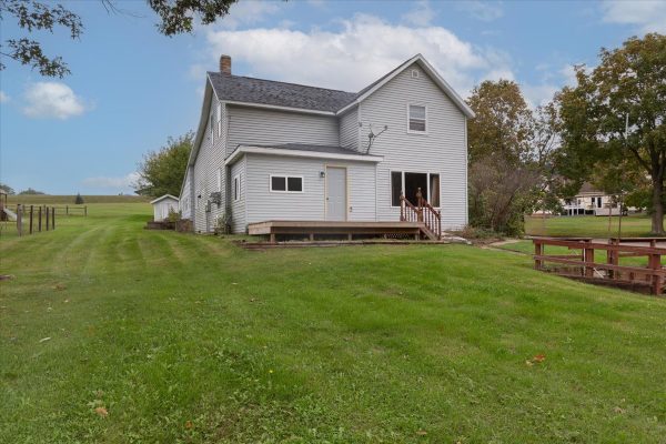 826 E 3rd Avenue Durand WI 54736