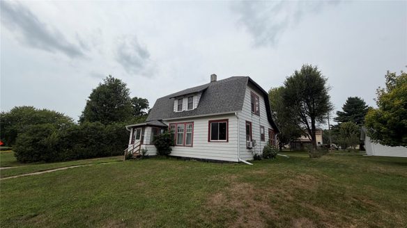 236 First Avenue, Chippewa Falls WI 54729 - Residential house for sale - MLS #1603899 - image1