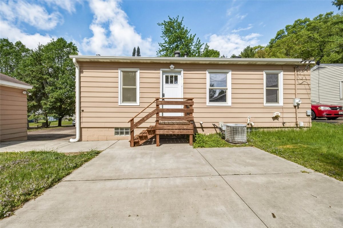 1021 Essex Street, Eau Claire WI 54703 - Residential house for sale - MLS #1601161 - image3