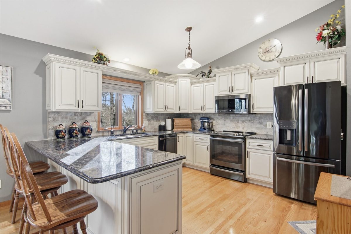 4125 Birch Crest Lane, Eau Claire, WI — photo 8