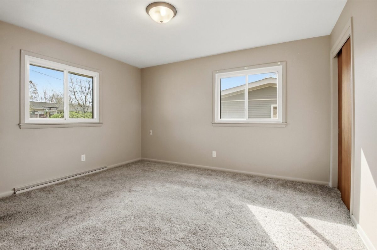 827 Park Ridge Drive, Eau Claire, WI