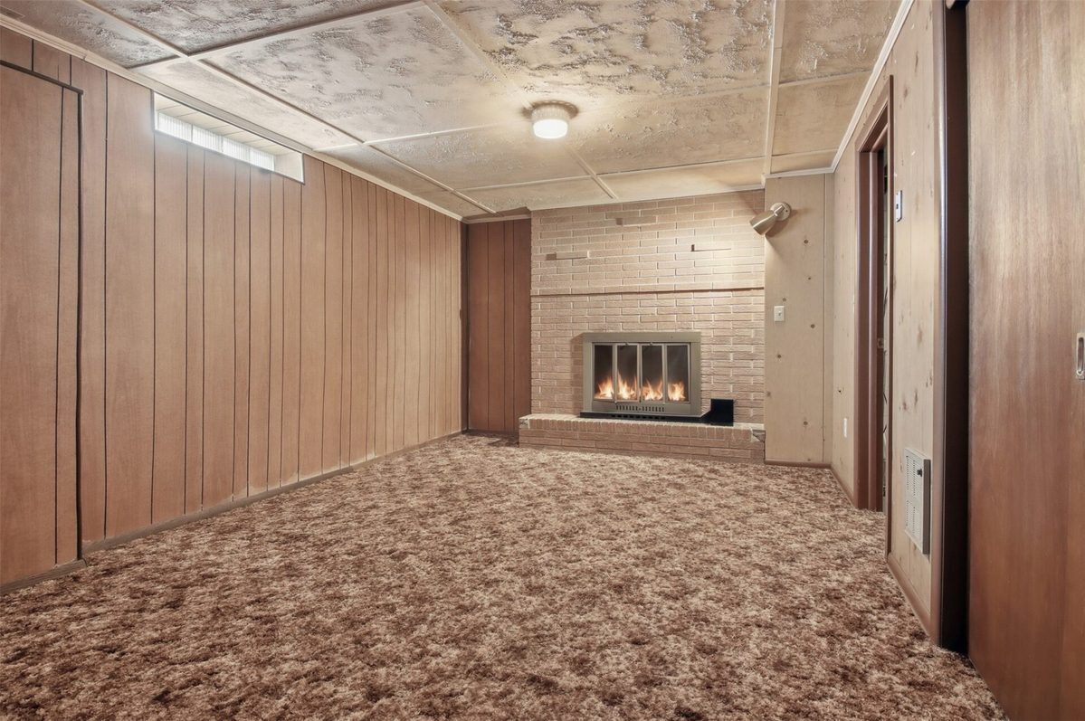 827 Park Ridge Drive, Eau Claire, WI