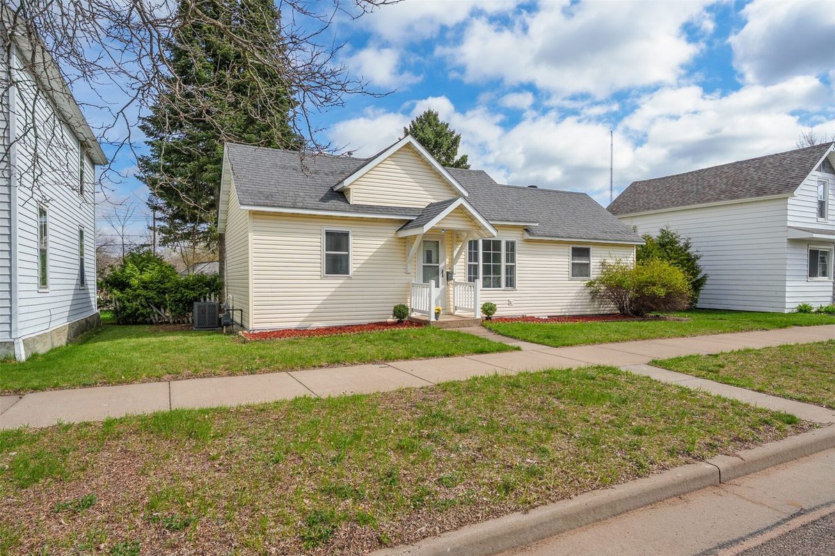 914 Water Street, Chippewa Falls, WI — photo 3