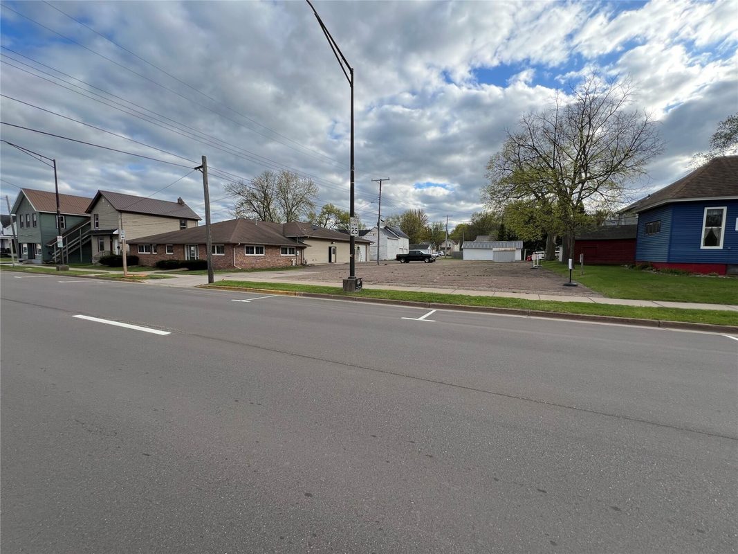 512 Bay Street, Chippewa Falls WI 54729 - CommercialSale house for sale - MLS #1600662 - image29