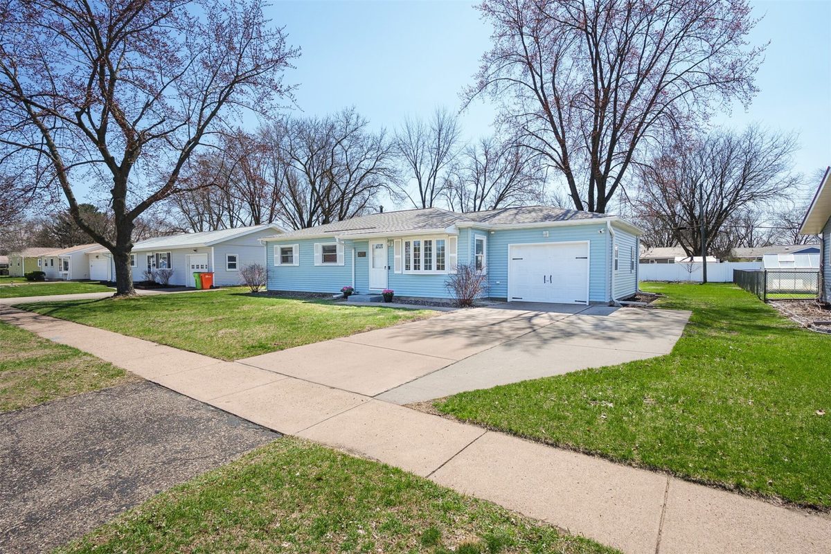 2527 Lynn Avenue Altoona WI 54720 — photo 2