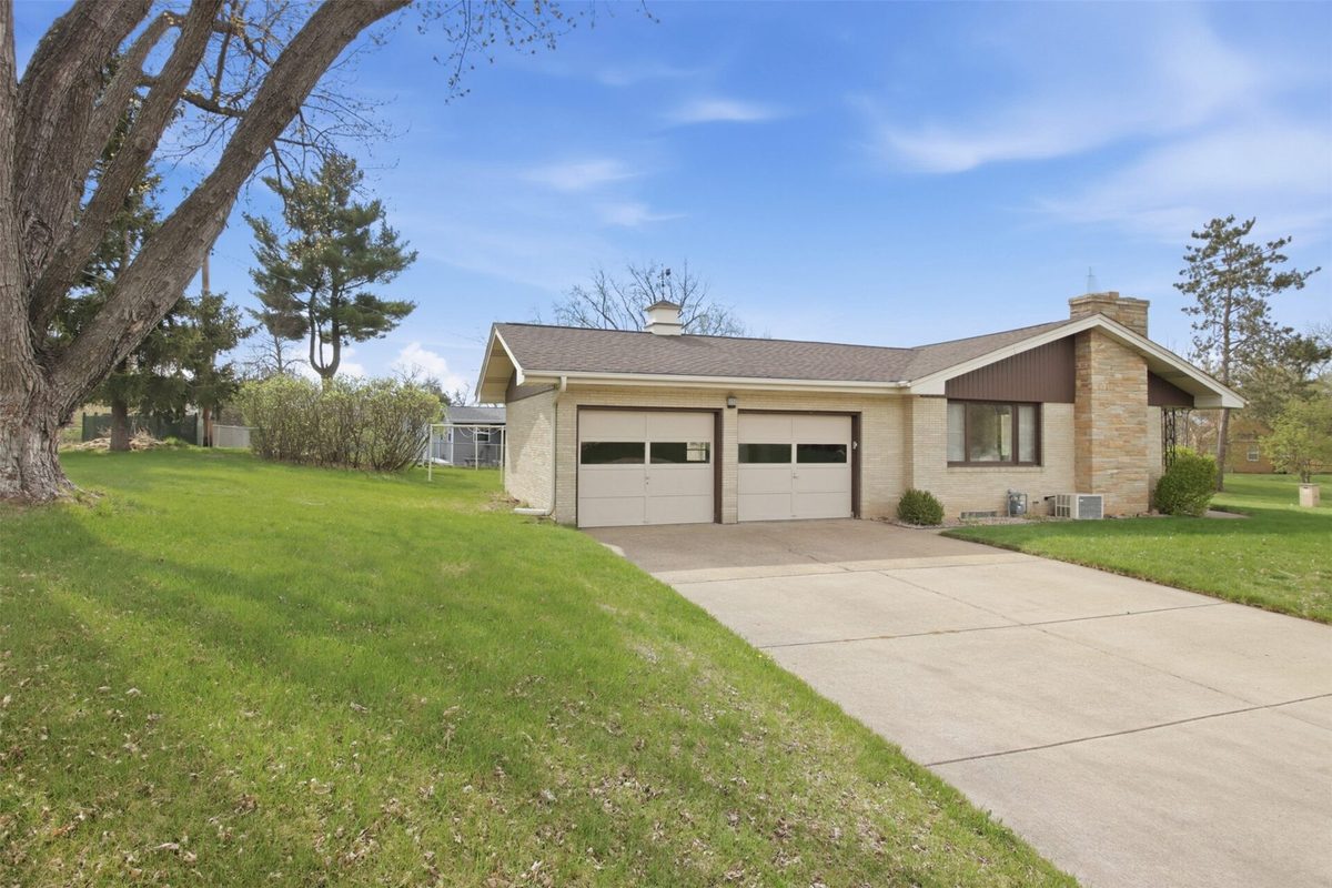 827 Park Ridge Drive, Eau Claire, WI