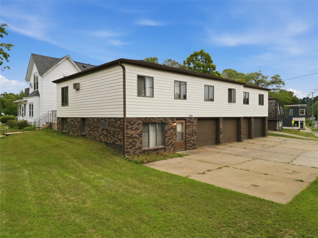 303 Talmadge Street, Eau Claire WI 54701 - ResidentialIncome house for sale - MLS #1604244 - image2