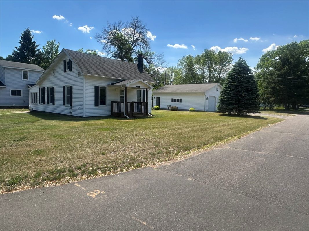 301 Cliff Street, Chippewa Falls WI 54729 - Residential house for sale - MLS #1601835 - image2