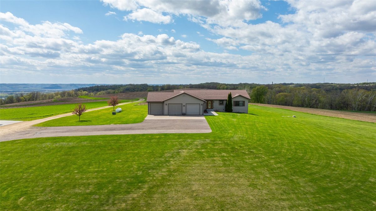 W1660 Maplewood Lane, Alma WI 54610 - Residential house for sale - MLS #1599266 - image2