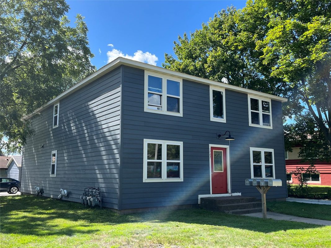 1707 Goff Avenue, Eau Claire WI 54701 - ResidentialIncome house for sale - MLS #1605370 - image2