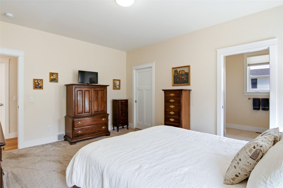 3729 Crest Ridge Court, Eau Claire, WI