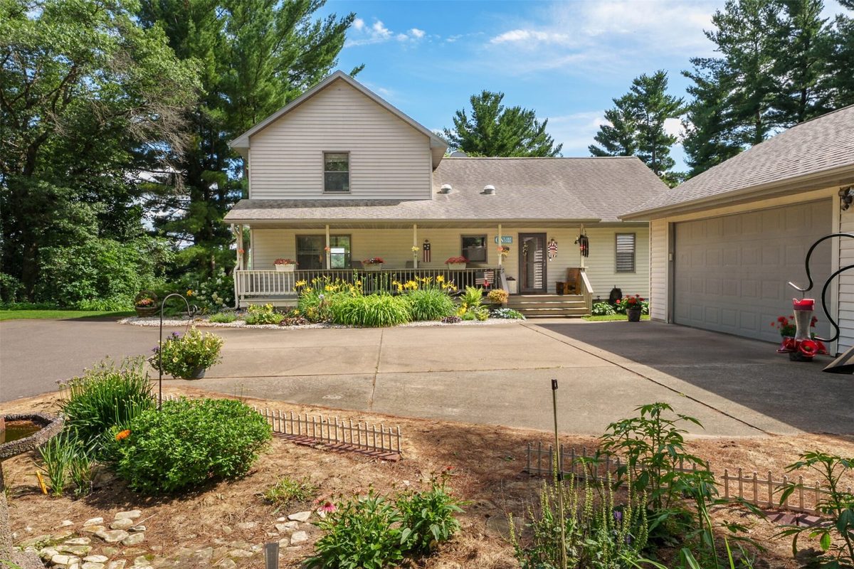 5991 North Shore Drive, Eau Claire WI 54703 - Residential house for sale - MLS #1603069 - image2