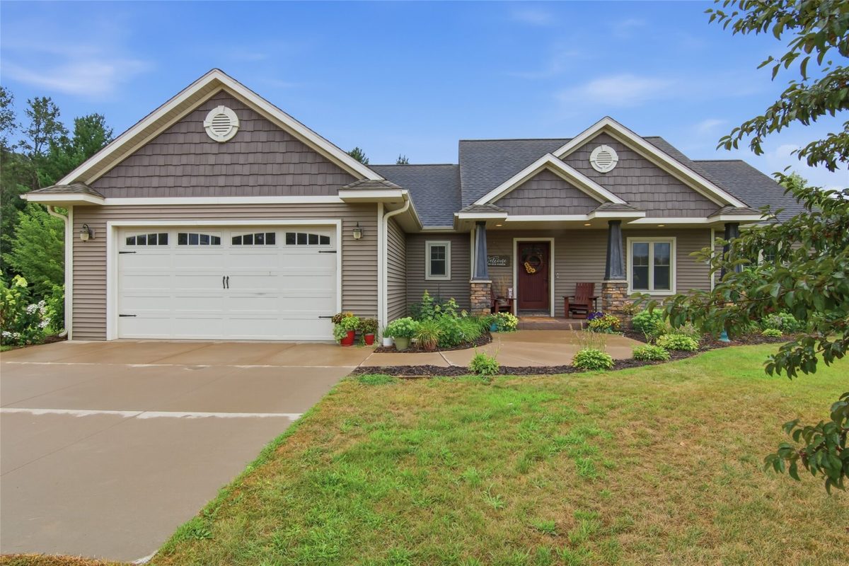 N1833 980th Street, Eau Claire WI 54701 - Residential house for sale - MLS #1603834 - image1