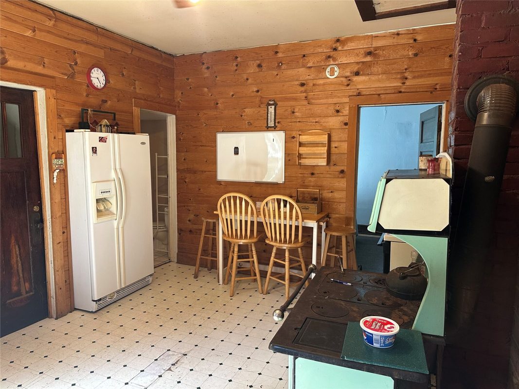 6901 N Zett Road, Loretta, WI