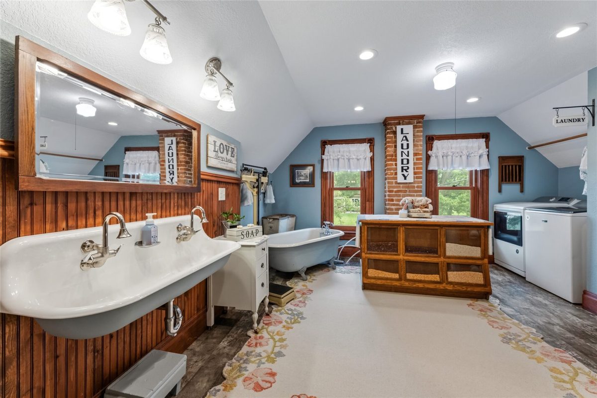22961 Church Street, Ettrick, WI
