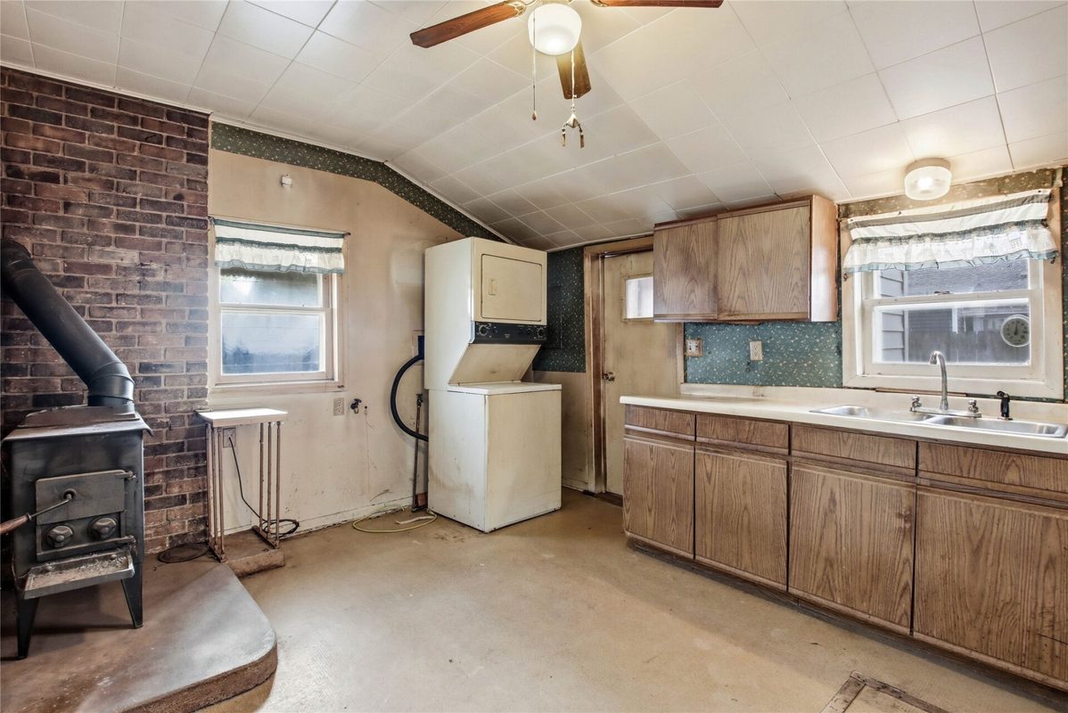 Residential at 1127 Madison Street, Eau Claire, WI 54703 — photo 3