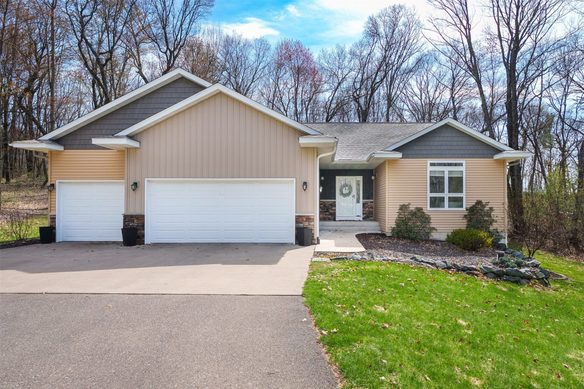129 Grey Friar Lane, Eau Claire WI 54701 - Residential house for sale - MLS #1598811 - image1