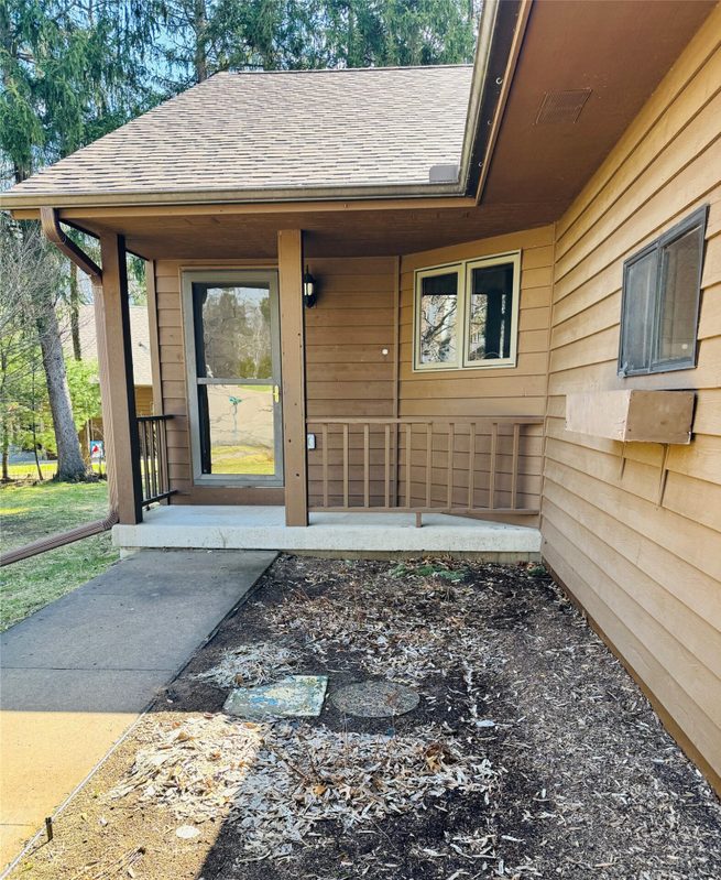 Residential at 945 Cambridge Court, Altoona, WI 54720 — photo 6