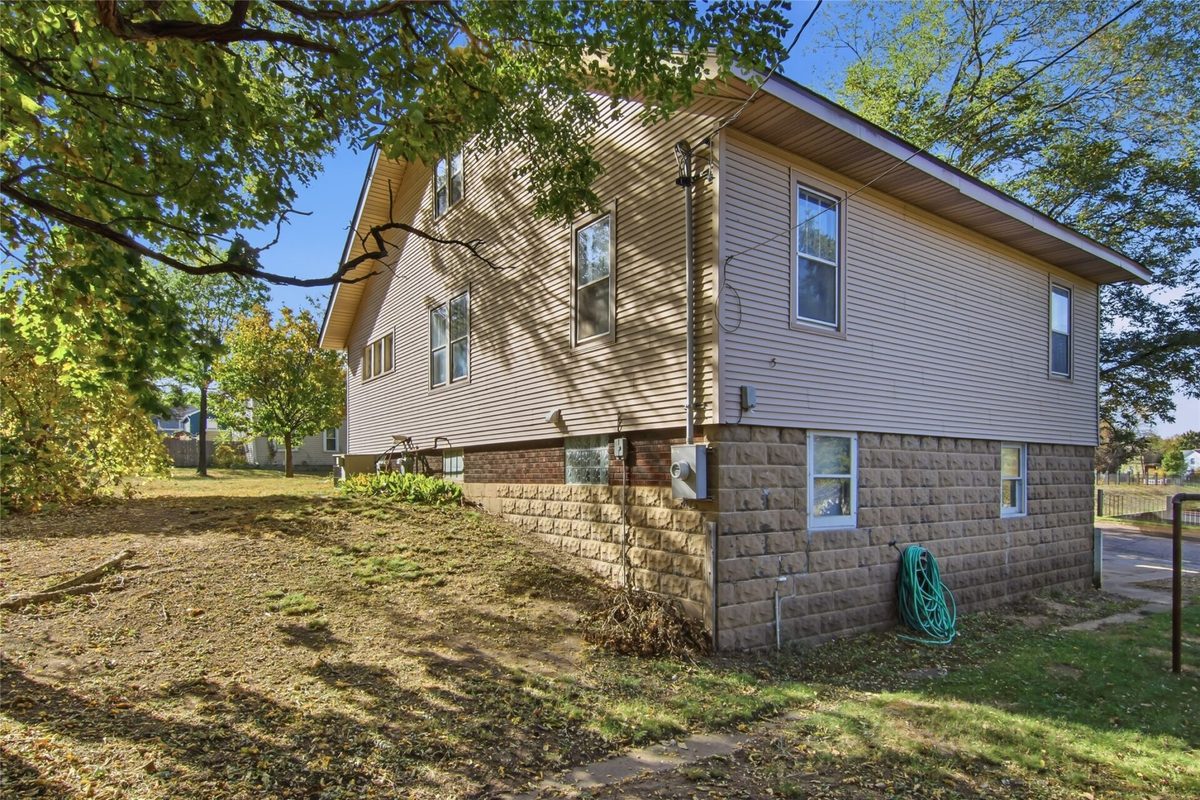 1200 Main Street, Eau Claire WI 54701 - Residential house for sale - MLS #1605933 - image24