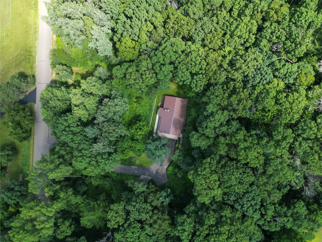 E865 Woodridge Drive, Eau Claire, WI