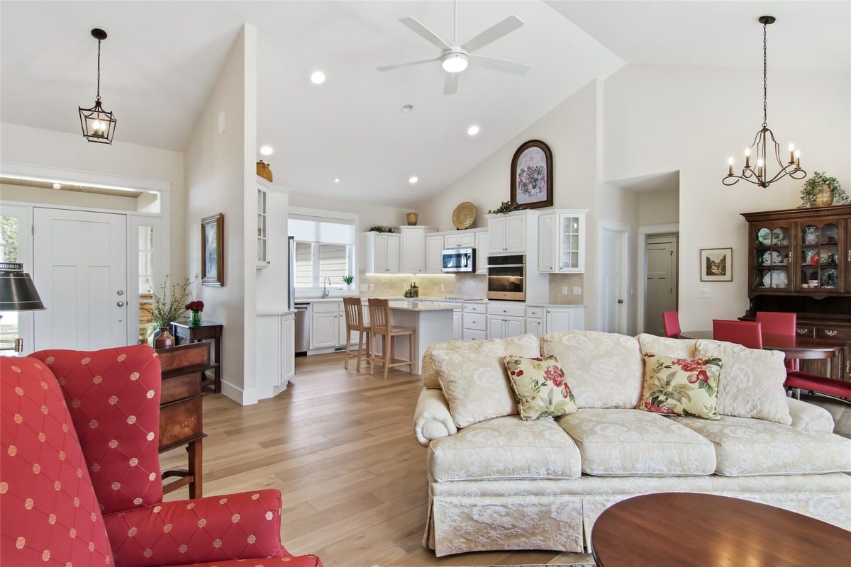 3729 Crest Ridge Court, Eau Claire, WI
