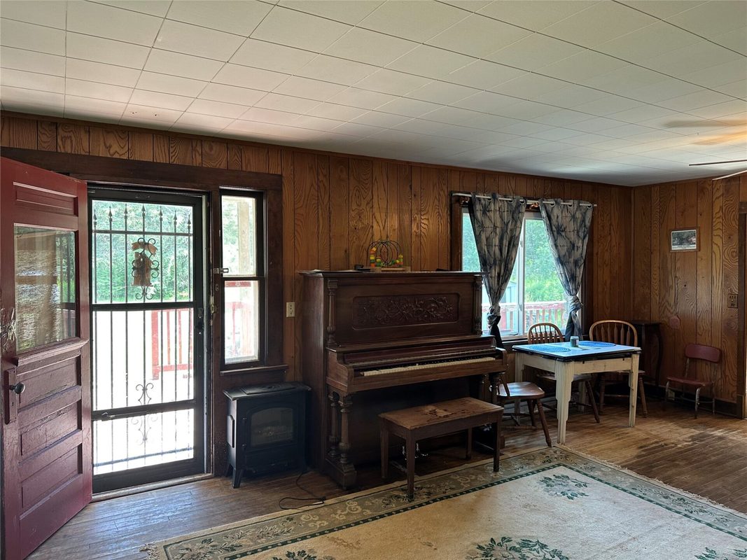 6901 N Zett Road, Loretta, WI