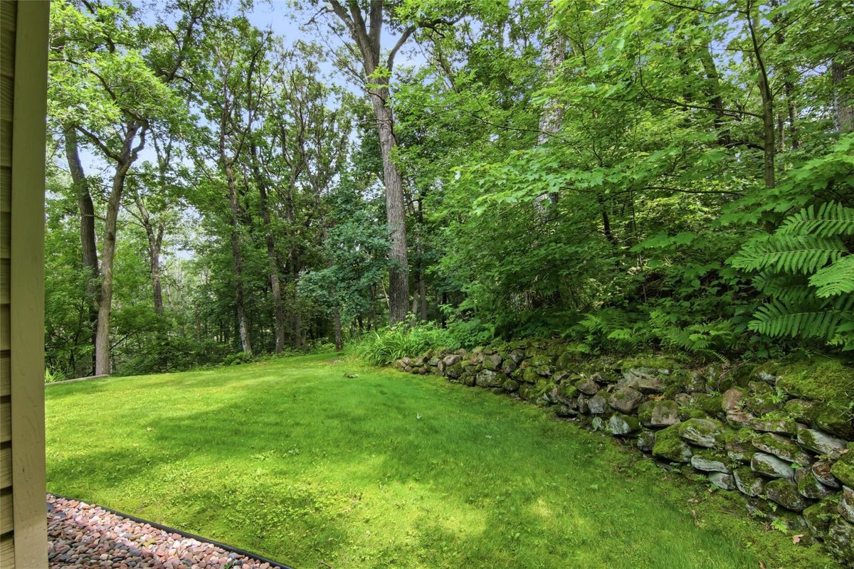 E865 Woodridge Drive, Eau Claire, WI