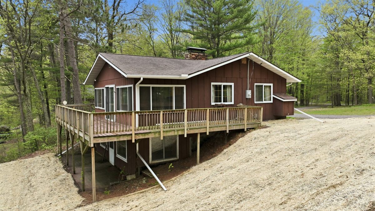 6092N West Shore Lane, Stone Lake, WI