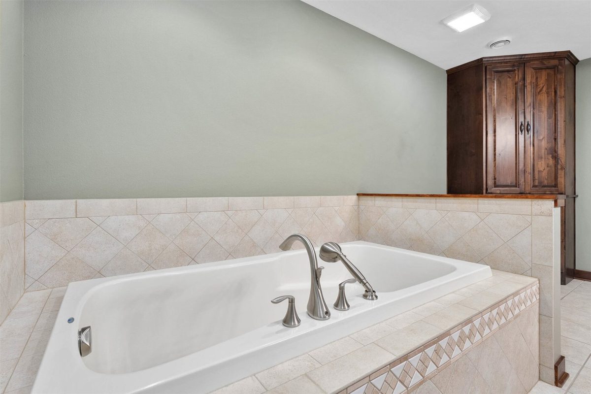 4274 Mill Ridge Circle, Eau Claire WI 54703 - Residential house for sale - MLS #1602413 - image32