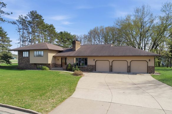 2932 Plum Tree Circle, Menomonie WI 54751 - Residential house for sale - MLS #1600650 - image1
